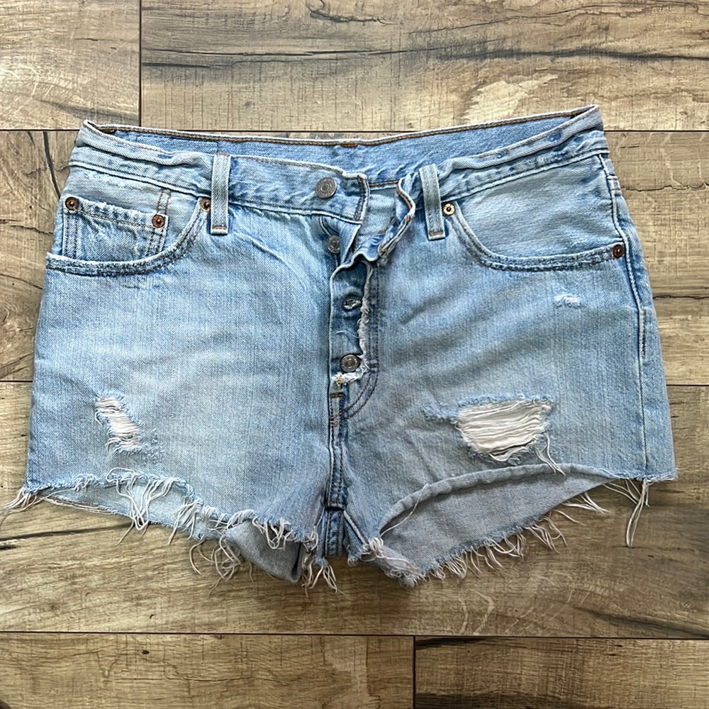 Levi Distressed Jean Shorts Size W29